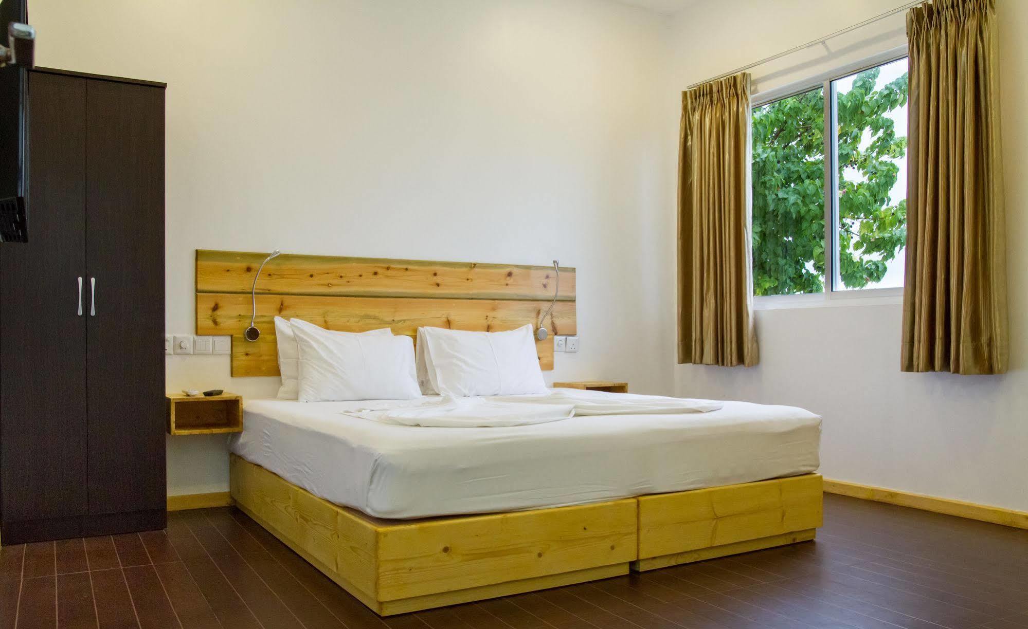 Royal Pearl Inn Maafushi Exterior photo