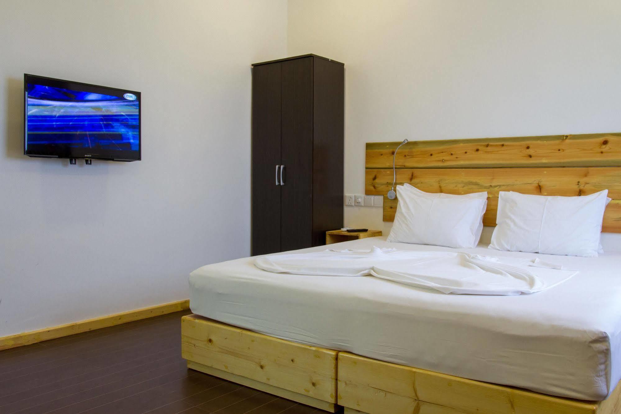 Royal Pearl Inn Maafushi Exterior photo