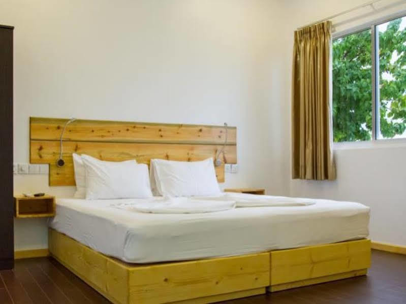 Royal Pearl Inn Maafushi Exterior photo